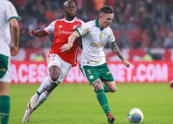 Palmeiras vence no Beira-Rio e assume a liderança do Brasileirão