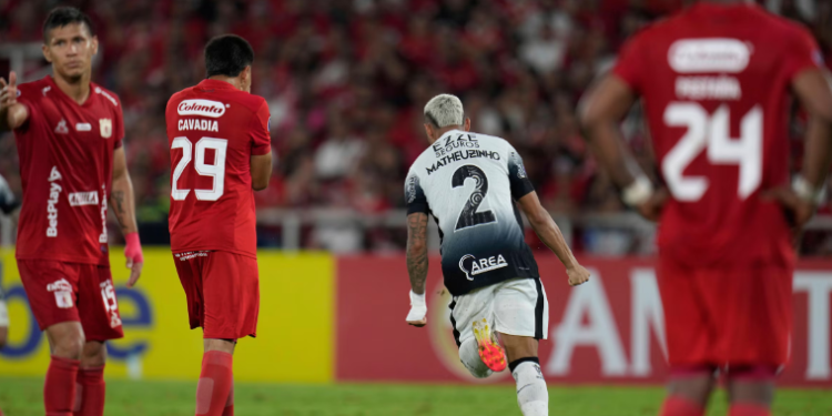 Com gol de Matheuzinho, Corinthians busca empate fora de casa contra o América de Cali
