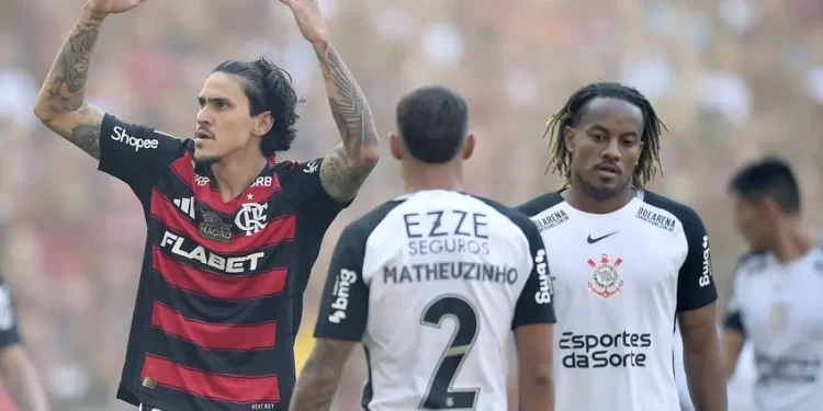 Flamengo atropela o Corinthians e assume a ponta do Brasileirão