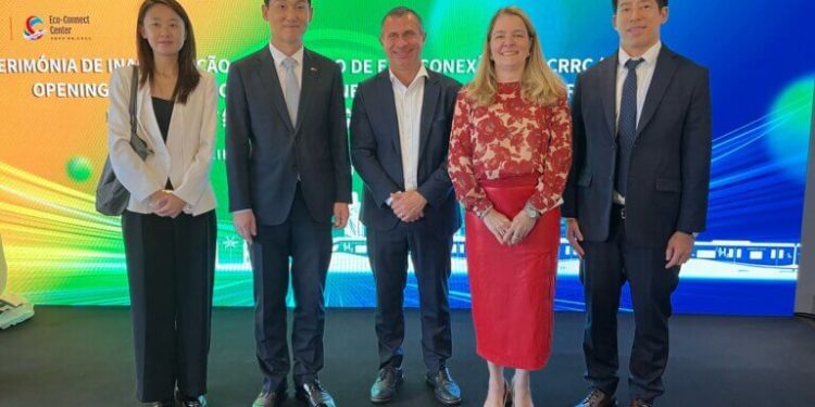 Presidente do Ibrachina,Thomas Law,  participa de inauguração do Centro CRRC de Conexão Ecológica