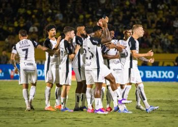 Timão vence fora e larga bem na Copa do Brasil com gol de Hernández