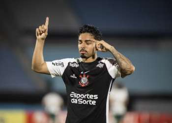Corinthians vence e segue vivo na Sul-Americana