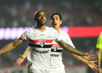 São Paulo vira no Morumbis e empurra o Grêmio para o Z-4