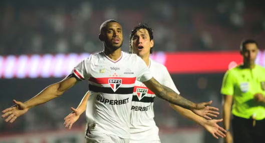 São Paulo vira no Morumbis e empurra o Grêmio para o Z-4