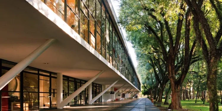 Museu Afro Brasil recebe Tiganá Santana e promove 7ª edição da Feira de Artes Gráficas gratuita