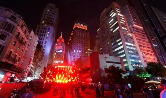 Moradores do Centro de SP estão em PÂNICO com festas no Anhangabaú!