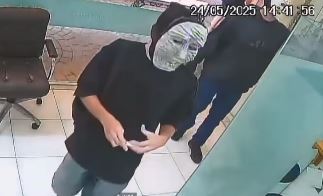 Ex-funcionários fantasiados ROUBAM casa de câmbio no Rio!