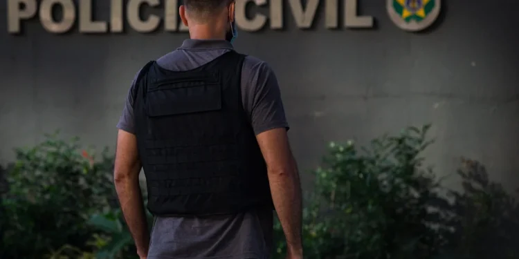 🚨 Coletes vencidos na Polícia de SP: Segurança dos policiais em risco! 🚨