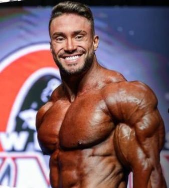 Fisiculturista brasileiro tem HEMORRAGIA após cirurgia estética antes de competição!