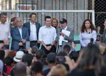 Centro de SP: Na Favela do Moinho, Lula assina acordo habitacional para moradores