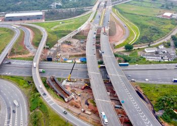 São Paulo é Progresso: 11 mil km de rodovias, 24 mil ônibus, 27 aeroporto