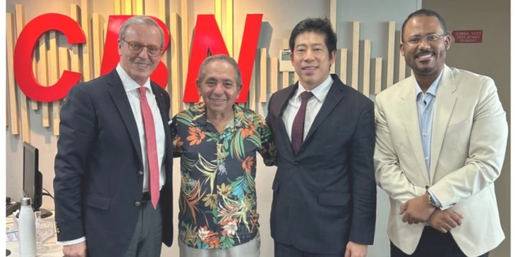 Thomas Law é entrevistado pela rádio CBN