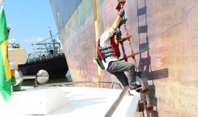 CADE investiga “rolo” na cobrança de serviços em Santos! 🚢