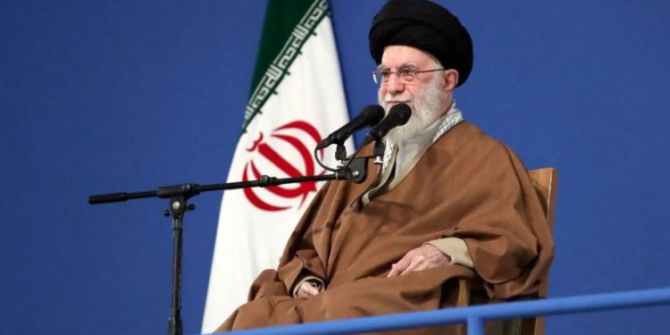 Líder Supremo de TEERÃ ameaça ISRAEL com mensagem BOMBÁSTICA!