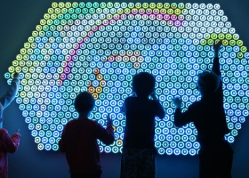Exposição “Synthetika” convida público a SENTIR a arte com INTELIGÊNCIA ARTIFICIAL!