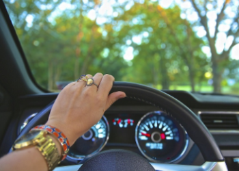 Uber vai permitir passageiras ESCOLHEREM motoristas FEMININAS para EVITAR ASSÉDIO!