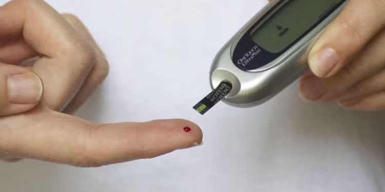 FIM das AGULHAS? Nova terapia ensina o corpo a produzir INSULINA e promete CURA para Diabetes Tipo 1!
