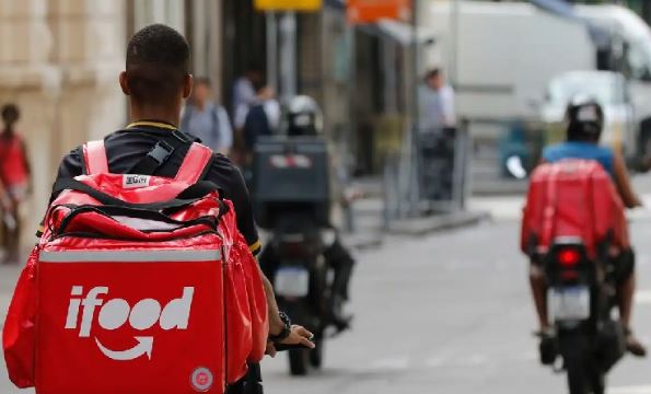 Entregadores e motoristas de aplicativo trabalham mais e GANHAM MENOS!