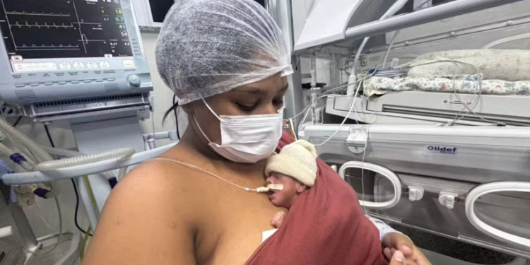 SURPRESA EM QUADRÚPLOS! Jovem de 23 anos precisa de ajuda para criar 4 bebês e hospital faz VAQUINHA!