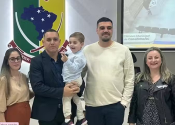 Bombeiro SALVA criança de 3 anos engasgada em creche e recebe HOMENAGEM!