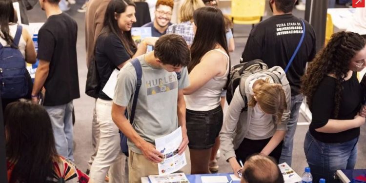 PASSAPORTE para o SUCESSO! Feira em SP oferece mais de 70 UNIVERSIDADES INTERNACIONAIS de graça!