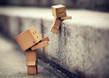 AJUDAR FAZ BEM! Ciência confirma: Ajudar os outros REDUZ o declínio cognitivo em até 20%!