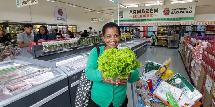 M’Boi Mirim ganha o maior Armazém Solidário de SP com preços até 50% mais baratos
