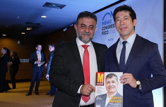 Thomas Law brilha no Prêmio Congresso em Foco 2025 e entrega troféu de Inovação e Tecnologia