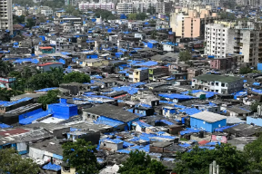 GIGANTE EM RISCO! Projeto de BILIONÁRIO indiano ameaça desalojar MILHÕES na maior favela da Ásia!