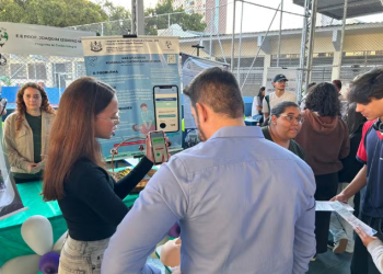 GÊNIOS da INOVAÇÃO! Alunos de escola pública de SP criam app que SALVA VIDAS em emergências cardíacas!