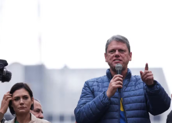 O PEDÁGIO para 2026: Tarcísio adota “BOLSONARO ACIMA DE TUDO” e STF vê “VASSALAGEM”!