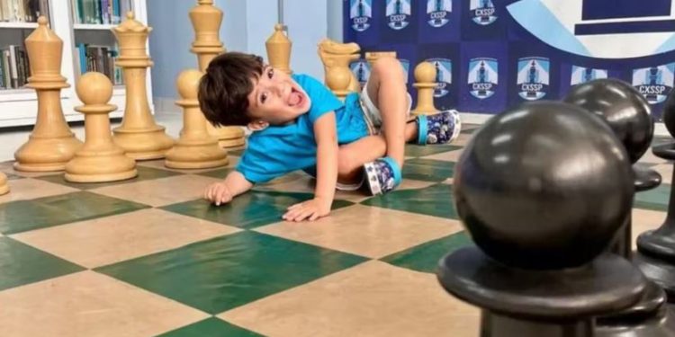 GÊNIO BRASILEIRO! Menino de 5 anos com QI 137 é aceito na Mensa, a sociedade de superdotados!