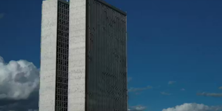 CARREIRA dos SONHOS! Concurso da CÂMARA DOS DEPUTADOS é autorizado com salários de até R$ 29 MIL!