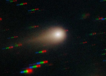 ALERTA no ESPAÇO: Objeto misterioso muda de cor e desafia a ciência! Seria um cometa ou uma nave alienígena?