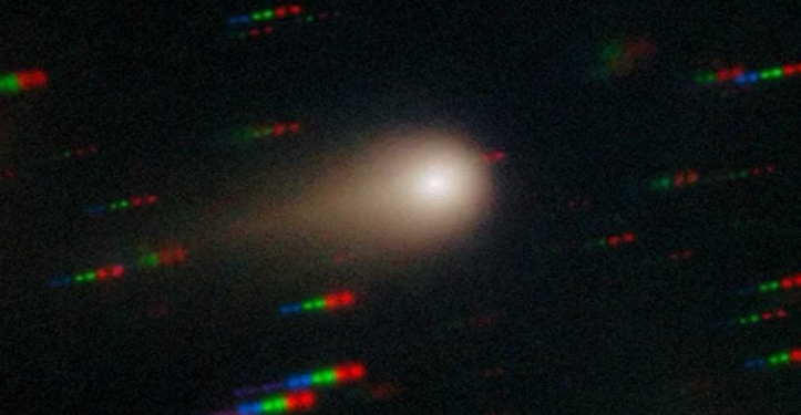 ALERTA no ESPAÇO: Objeto misterioso muda de cor e desafia a ciência! Seria um cometa ou uma nave alienígena?