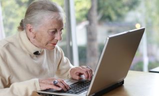 FIM da APOSENTADORIA? Espanha incentiva idosos a trabalhar até os 67 anos para cobrir falta de jovens no mercado!