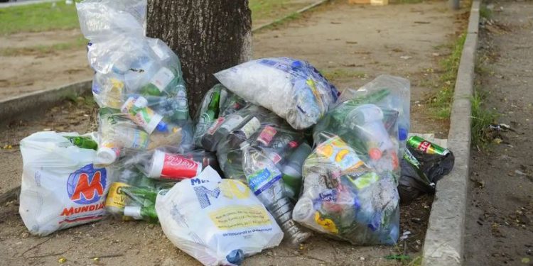 São Paulo produz 20 MIL TONELADAS de resíduos por dia, mas RECICLA apenas 3,5%!