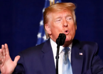 DIPLOMACIA NUCLEAR! Trump diz que Irã está pronto para ‘acordo de paz’ com a mão da amizade aberta, mas só após BOMBARDEIO!