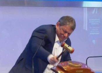 QUEDA de BRAÇO na CIÊNCIA! Projeto de Tarcísio para mudar carreira de PESQUISADOR é aprovado, e Associação promete ação na Justiça!