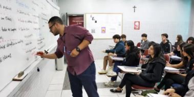 TEMPO PERDIDO: Professores brasileiros perdem 21% do tempo de aula para manter a DISCIPLINA!