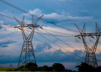 ENERGIA GIGANTE: Brasil avalia projeto de R$ 7 BILHÕES para se CONECTAR à rede elétrica da Bolívia!