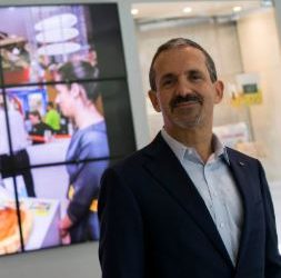 ÀS 18H EU VOU EMBORA! CEO da Nestlé Brasil revela a regra de ouro: disciplina extrema no trabalho e YOGA para blindar a saúde mental!