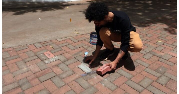 Calçadão em SP homenageia personalidades que lutaram pela democracia