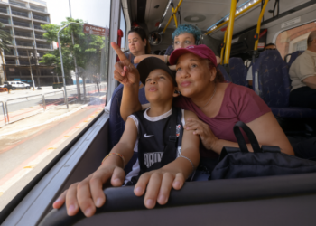 🚌💨 Paulistar bombando! Domingo é dia de rodar Sampa com estilo — e sem pagar nada!