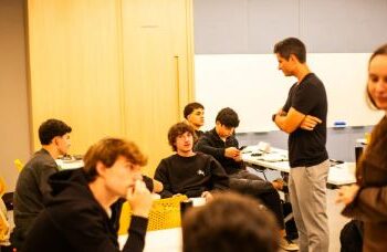 ESCÂNDALO NA ELITE! Alunos do colégio de luxo St Paul’s têm acesso antecipado a prova crucial para universidades globais!