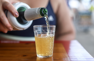 LEI SECA na MADRUGADA! Chapecó (SC) proíbe consumo de bebida alcoólica na rua entre 2h e 7h, com multas de R$ 1 MIL para comércios!