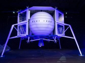 OTIMISMO CÓSMICO! Jeff Bezos prevê que ‘MILHÕES de pessoas’ viverão no espaço em 20 anos e IA será alimentada na LUA!