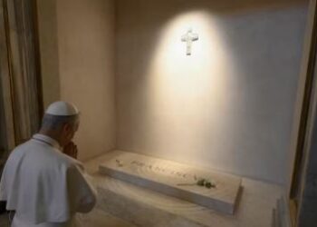 BUSCA por ESPERANÇA! Papa Leão XIV visita o túmulo de São Francisco em Assis e diz que o ‘mundo procura sinais’ em meio à crise!