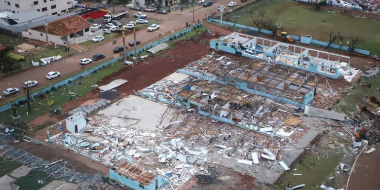 🌪️ Tornado devasta o Paraná: 750 feridos e cidade praticamente destruída!