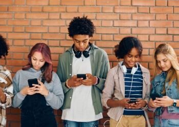 O ADEUS da CANETA! Geração Z está perdendo a fluência comunicativa e 40% dos estudantes perdeu habilidade na escrita manual, diz estudo!